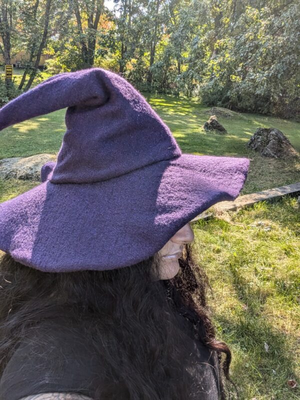 chapeau traditionnel violet améthyste brillant  avec intérieur en satin noir  unique crée par Wicca wolf - Image 4