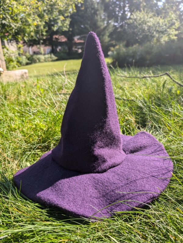 chapeau traditionnel violet améthyste brillant  avec intérieur en satin noir  unique crée par Wicca wolf - Image 6