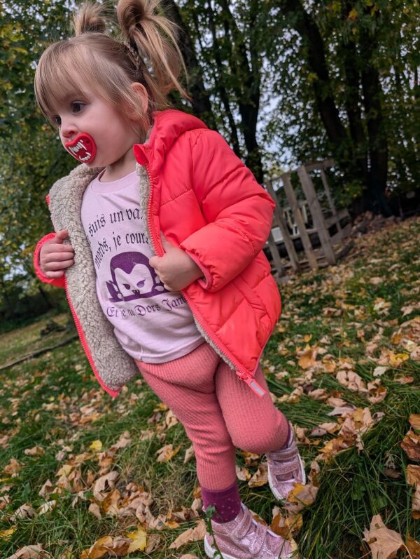 t-shirt rose " je suis un vampire pour enfant 2 ans